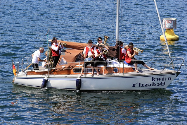 湖人签下古德温，裁掉雷迪什；勇士遭遇打击，夺冠概率出炉.